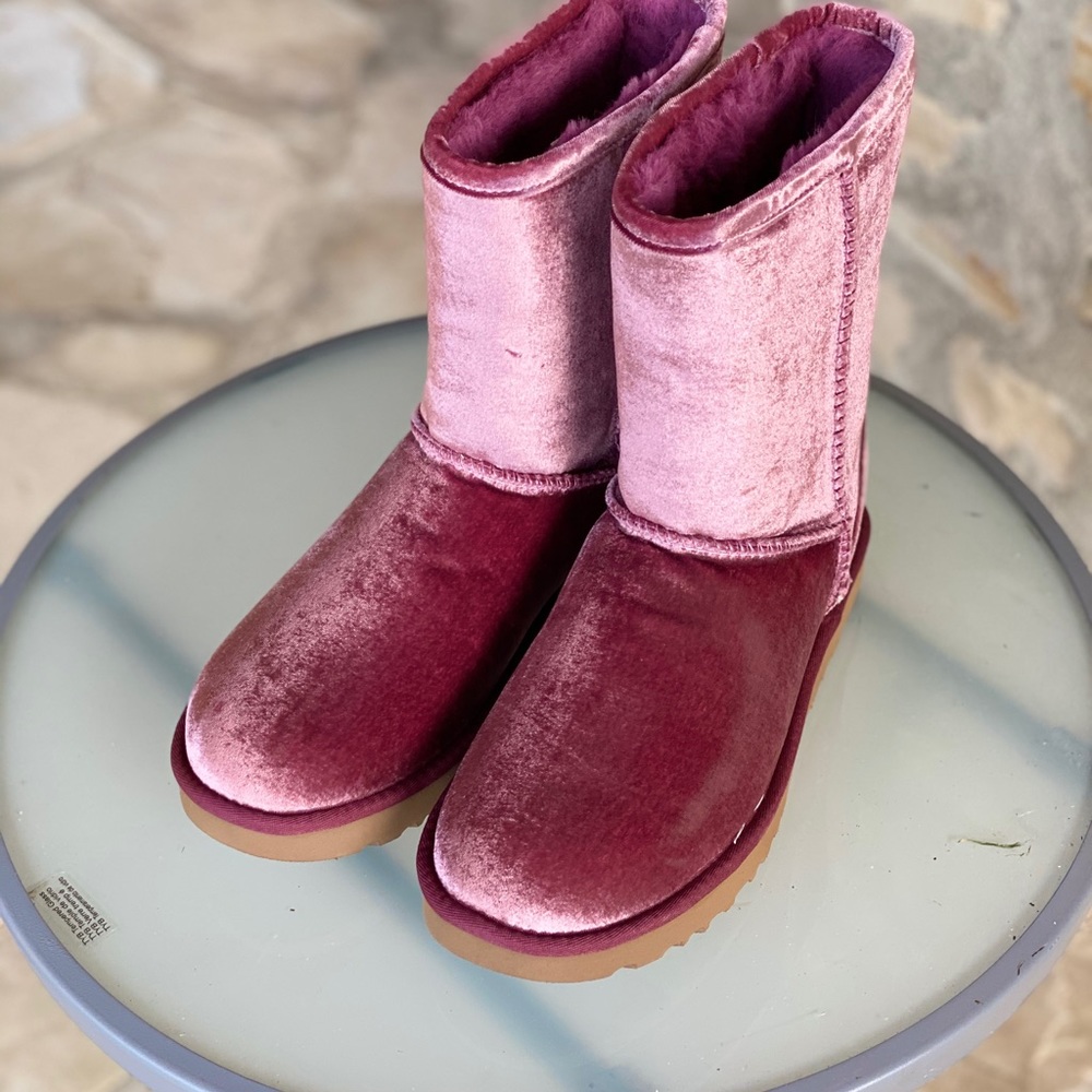 NIB UGGs Velvet boots - Picture 11 of 12